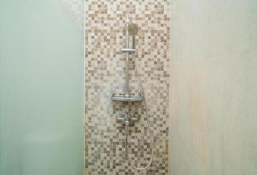 Camera Standard, Reddoorz Plus Syariah @ Jalan Dokter Wahidin Bojonegoro