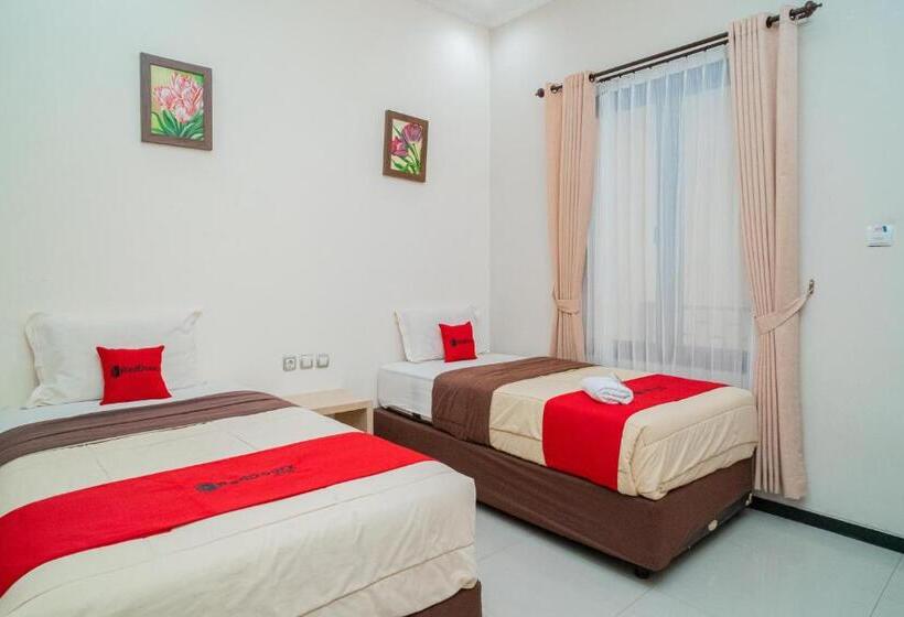 Camera Standard, Reddoorz Plus Syariah @ Jalan Dokter Wahidin Bojonegoro