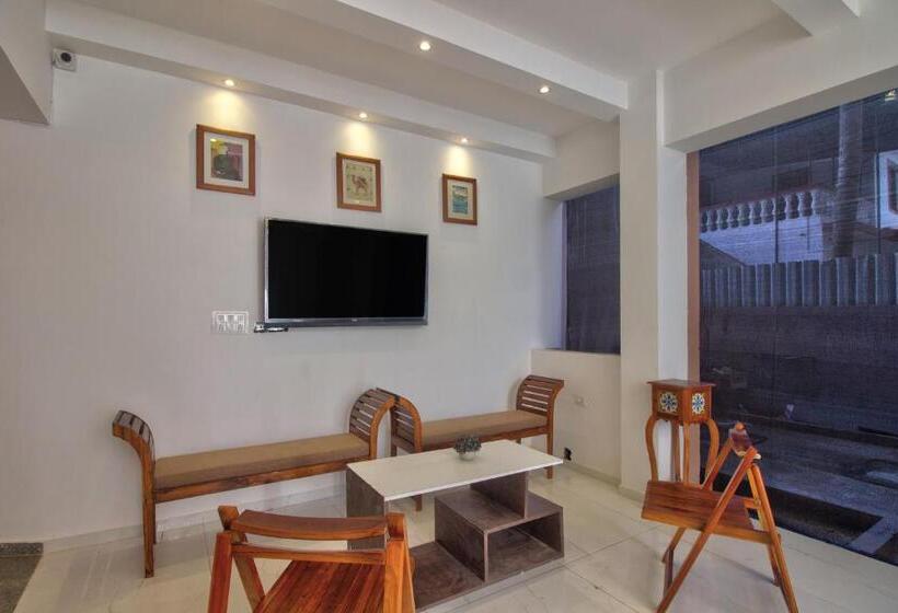 スーペリアトリプルルーム, Ocean Wave   Calangute