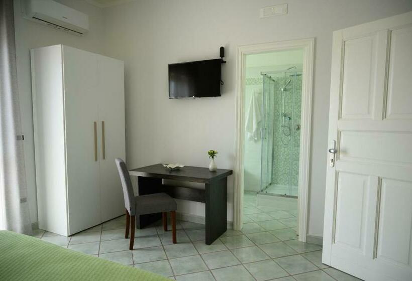 اتاق استاندارد, Flowers  House