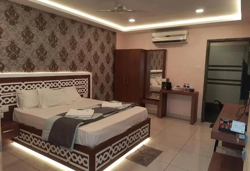 سوییت لوکس, Emerald Royal Residency