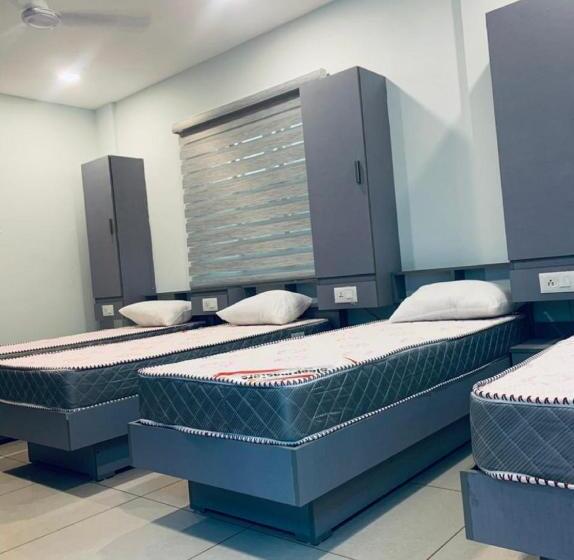 ファミリールーム, Emerald Royal Residency