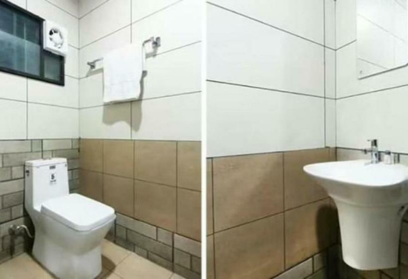 Номер Deluxe, Queens Residency   Kochi