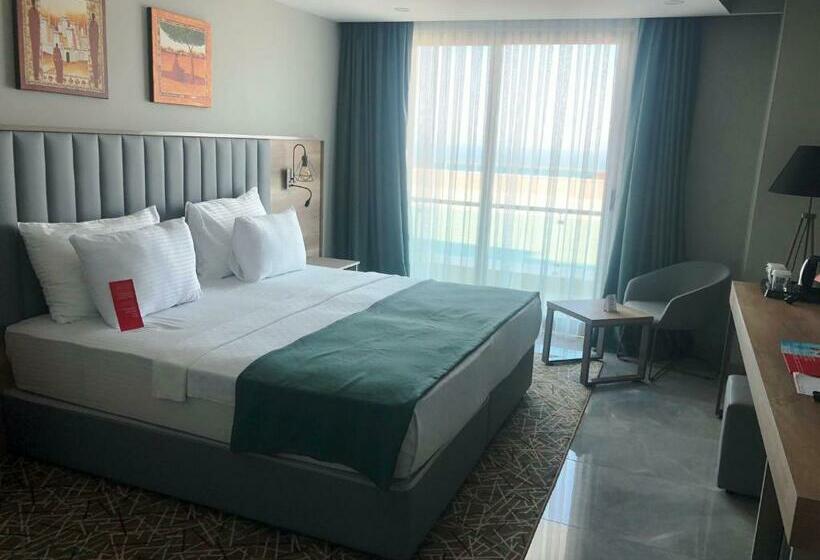 اتاق استاندارد با بالکن و چشم‌انداز دریا, Ramada Resort By Wyndham Kizkalesi