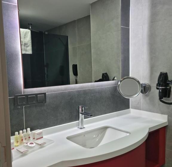 اتاق استاندارد با بالکن و چشم‌انداز دریا, Ramada Resort By Wyndham Kizkalesi