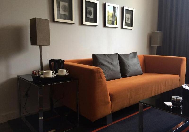 高级套房, Oyo 90562 J Hostels Pj