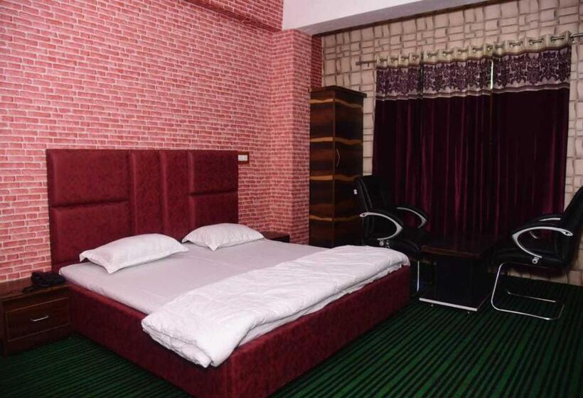 Quarto Triplo Clássico, O Graceland