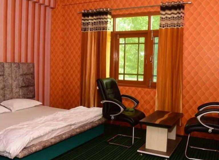 Quarto Triplo Clássico, O Graceland