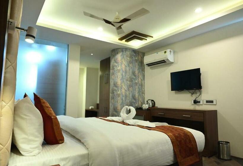 غرفة ديلوكس, The Triumph