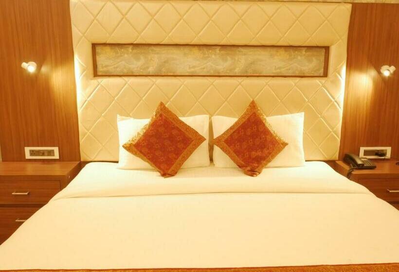 غرفة ديلوكس, The Triumph