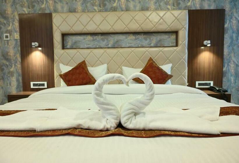 غرفة ديلوكس, The Triumph