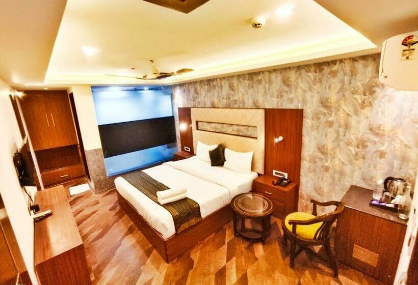 غرفة ديلوكس, The Triumph