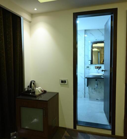 غرفة سوبيريور سرير كينج, The Triumph