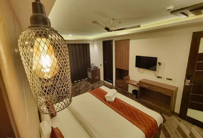 غرفة سوبيريور سرير كينج, The Triumph