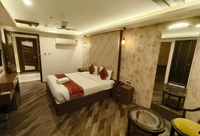 غرفة سوبيريور سرير كينج, The Triumph