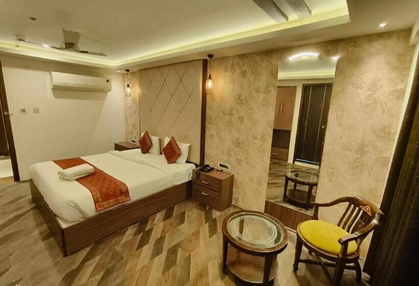 غرفة سوبيريور سرير كينج, The Triumph