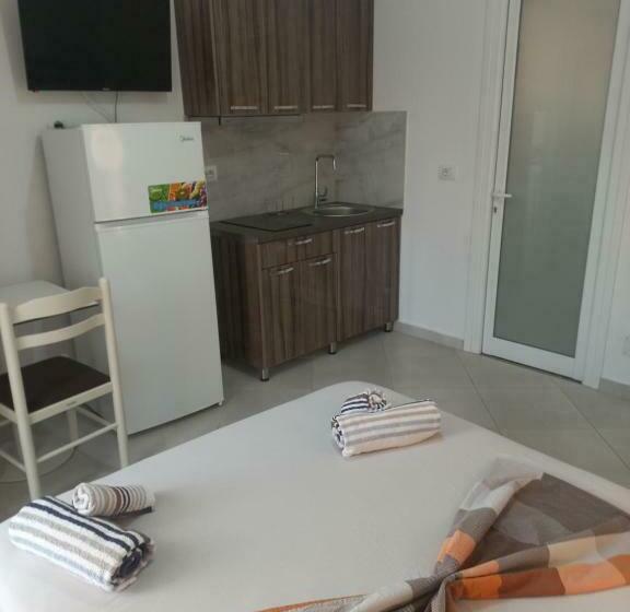 اتاق استاندارد سه نفره, Arjan Dyli Guesthouse