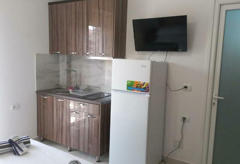 اتاق استاندارد سه نفره, Arjan Dyli Guesthouse