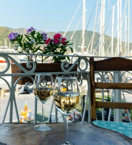 חדר סטנדרט נוף לים עם מרפסת, Rain Rooms And Food