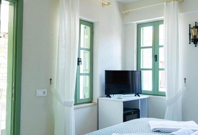 חדר סטנדרט, Rain Rooms And Food