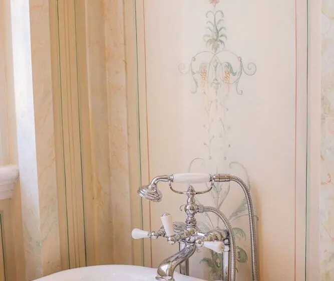 Superior suite with garden view, Estoril Vintage