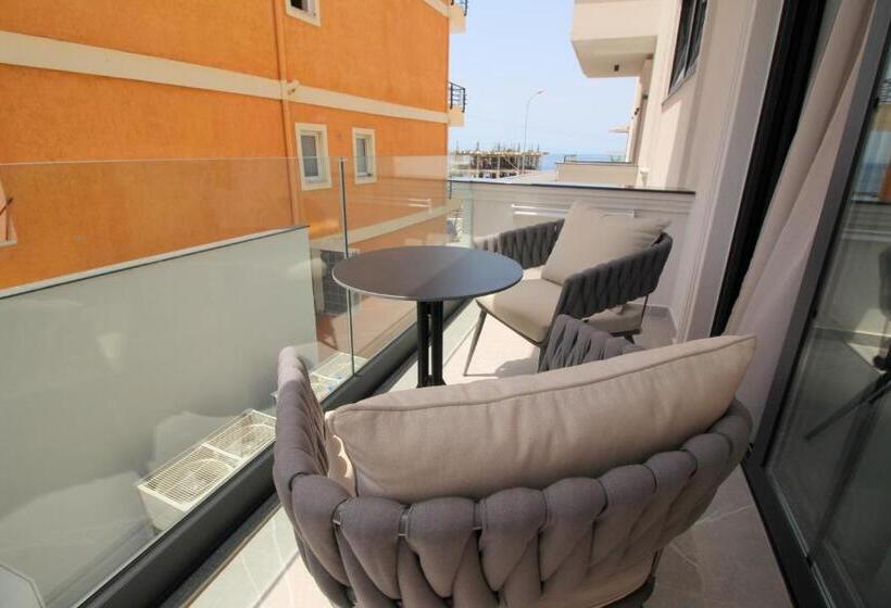 اتاق لوکس سه تخته, Rozafa Palace
