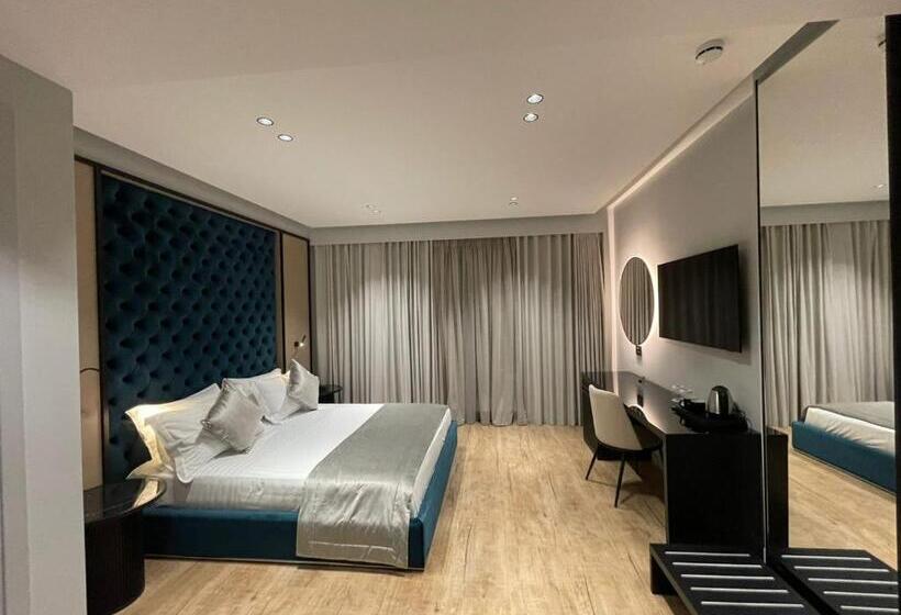 اتاق لوکس سه تخته, Rozafa Palace