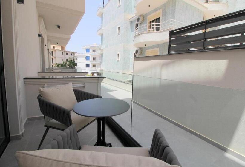 اتاق لوکس سه تخته, Rozafa Palace