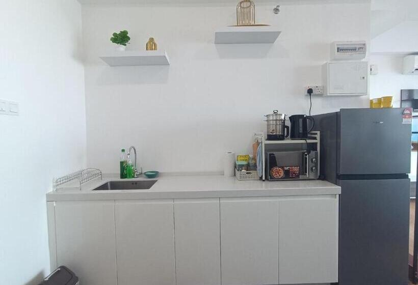 إستديو قياسى مزود بشرفة, Kuantan Imperium Seaview Cityview By Avenzee