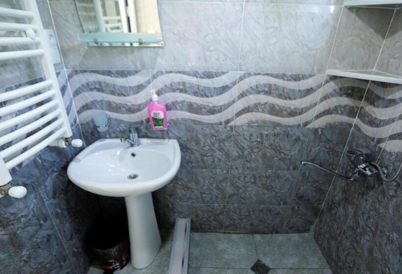 اتاق استاندارد سه نفره, Lilia Guesthouse