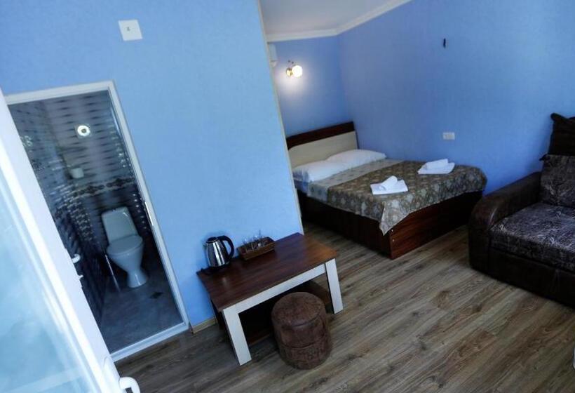 اتاق استاندارد سه نفره, Lilia Guesthouse