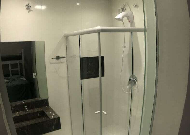 اتاق خانوادگی, Pousada Vip Armação