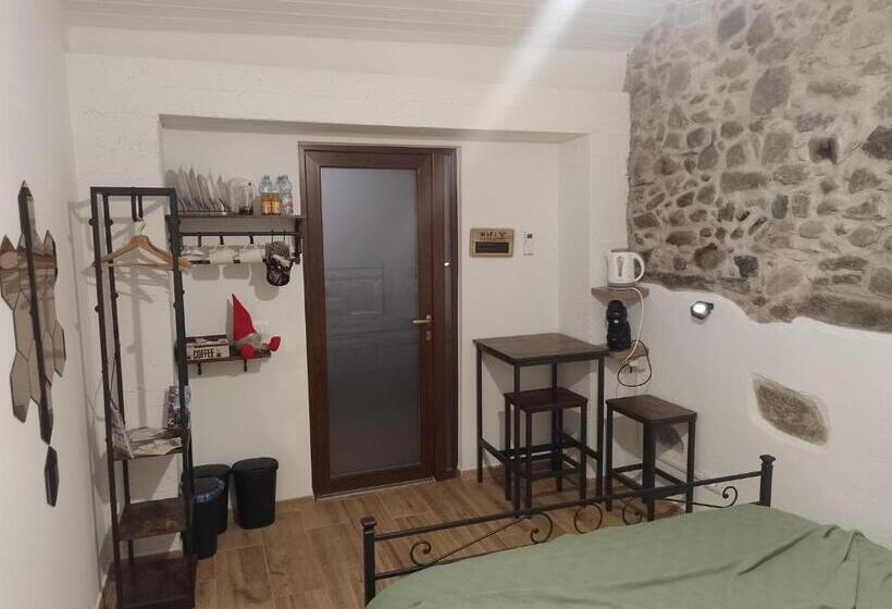 חדר בסיסי, B&b 503 Di Alessio E Orsola