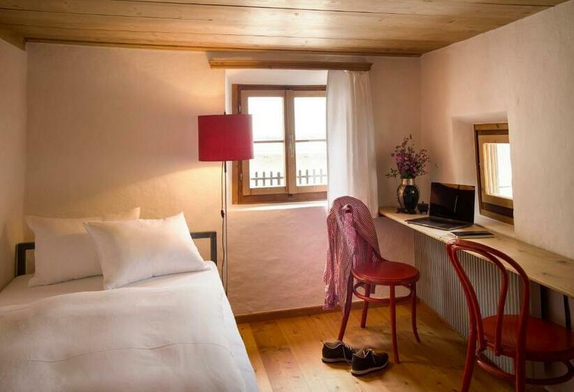 Номер Стандарт Индивидуальный Совместная Ванная, Chasa Chalavaina