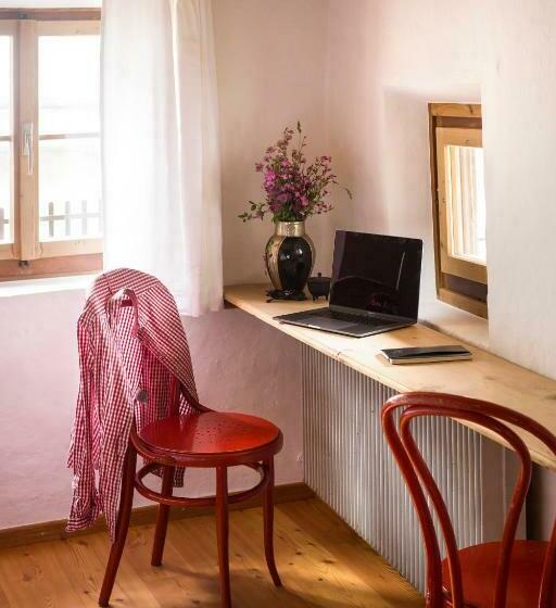 Номер Стандарт Индивидуальный Совместная Ванная, Chasa Chalavaina