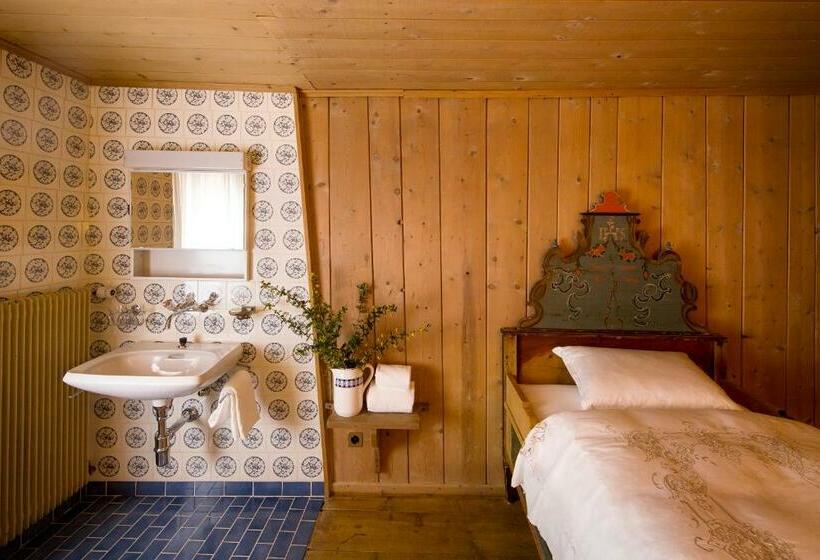 Номер Стандарт Индивидуальный Совместная Ванная, Chasa Chalavaina