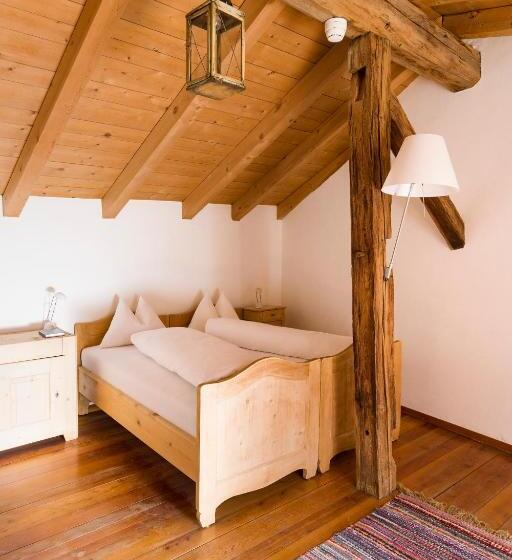 Номер Deluxe с Балконом, Chasa Chalavaina