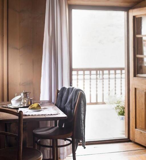 Полулюкс с Балконом, Chasa Chalavaina