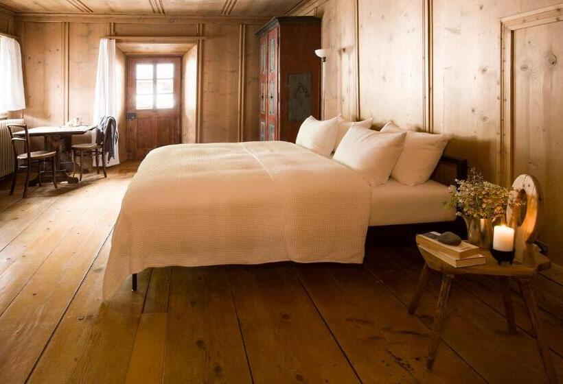 Полулюкс с Балконом, Chasa Chalavaina