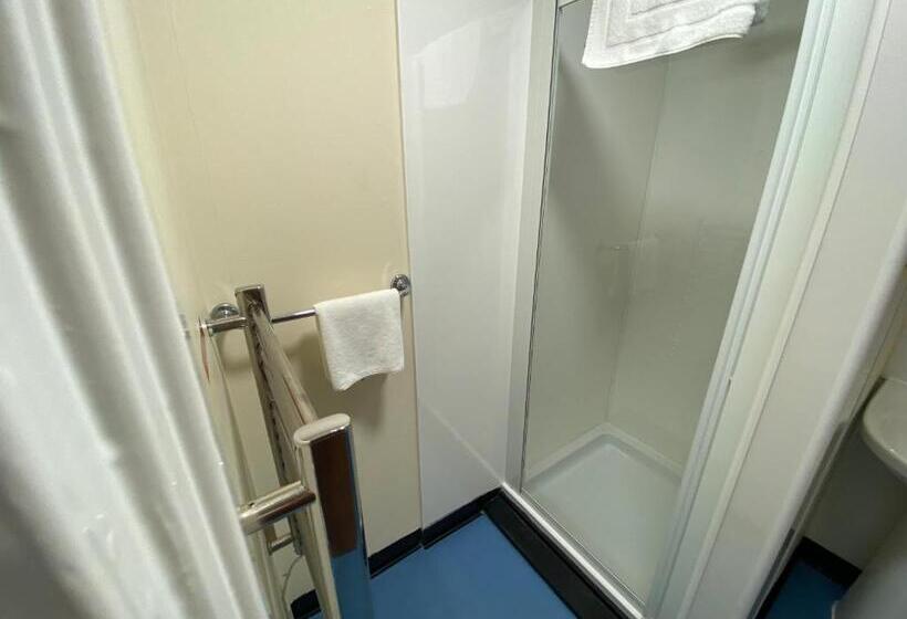 스탠다드 트리플 룸, Waterfront Lodge Accommodation Only