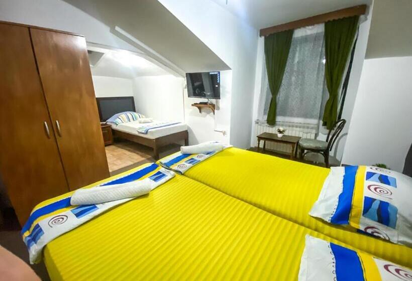 اتاق راحتی سه تخته, Boutique Villa 84