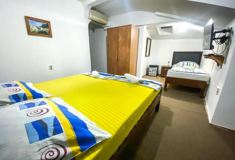 اتاق راحتی سه تخته, Boutique Villa 84