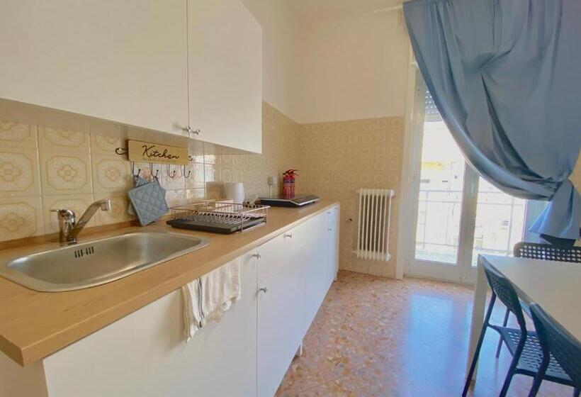 חדר משפחתי, Guest House Service   Modugno