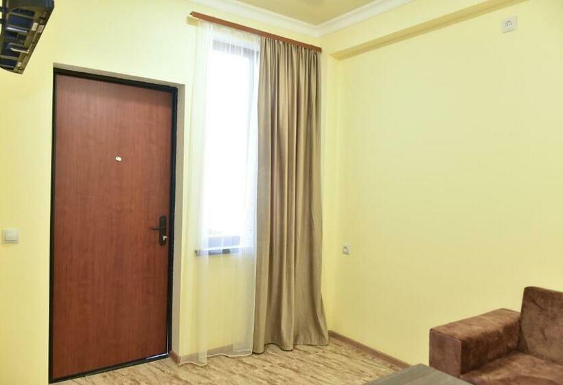 带阳台的三人标准间, Aba Resort