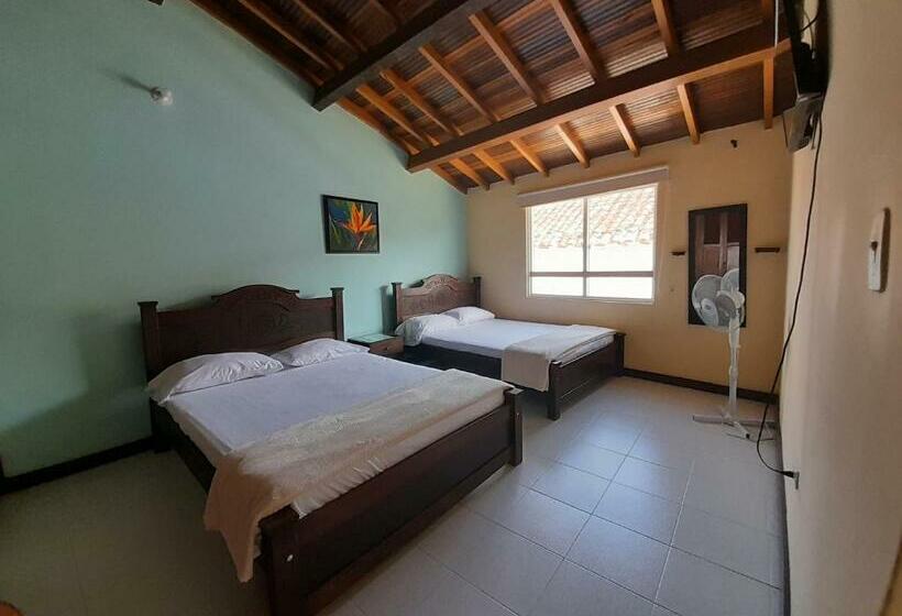 スタンダード４人部屋, Hostal Heliconias