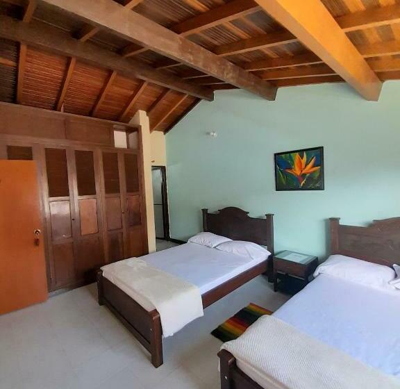 Четырехместный Номер Стандарт, Hostal Heliconias