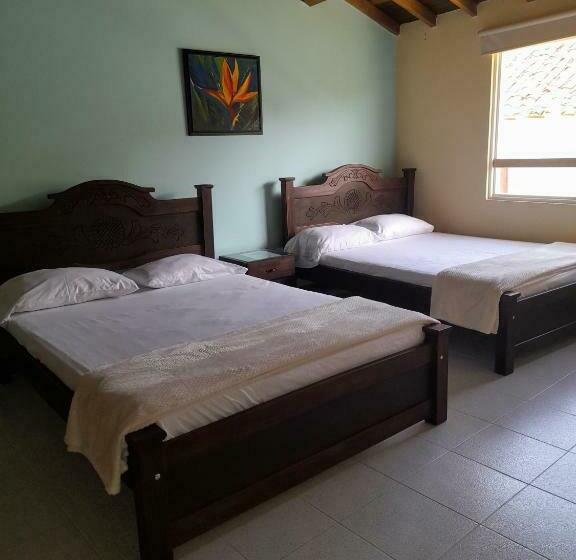 スタンダード４人部屋, Hostal Heliconias