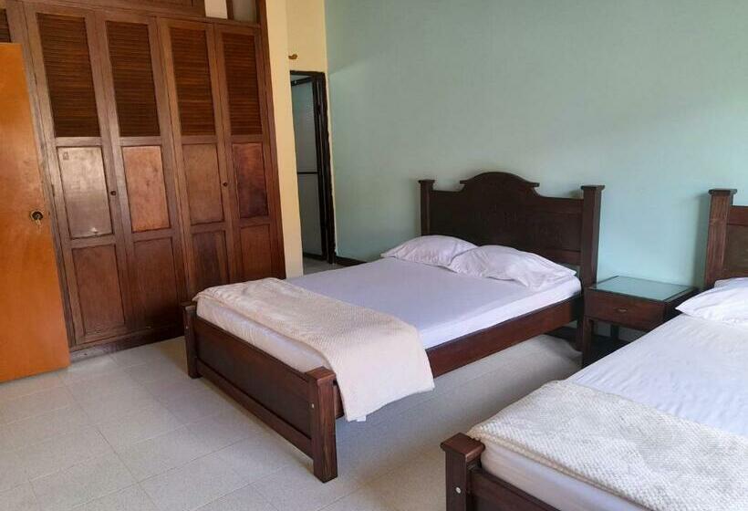 スタンダード４人部屋, Hostal Heliconias