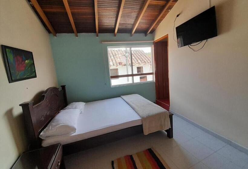 スタンダードルーム, Hostal Heliconias