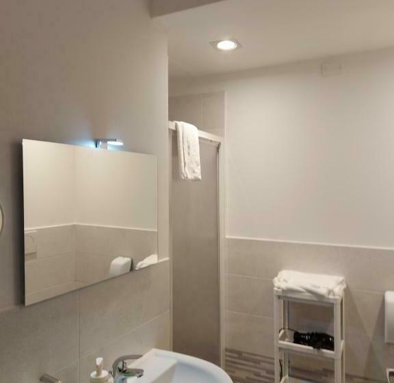 اتاق لوکس, Fare Bnb Room Del Parco